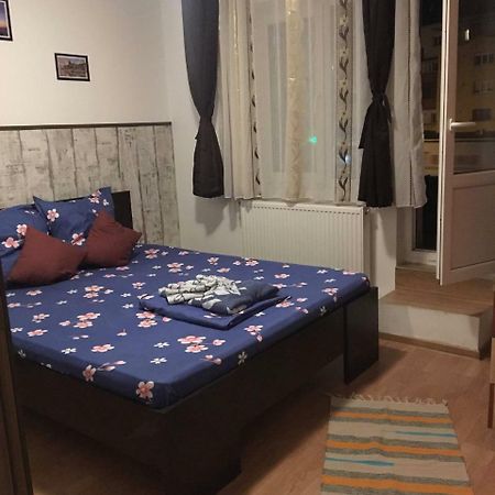 Апартаменты Apartament Anca Тыргу-Окна Экстерьер фото