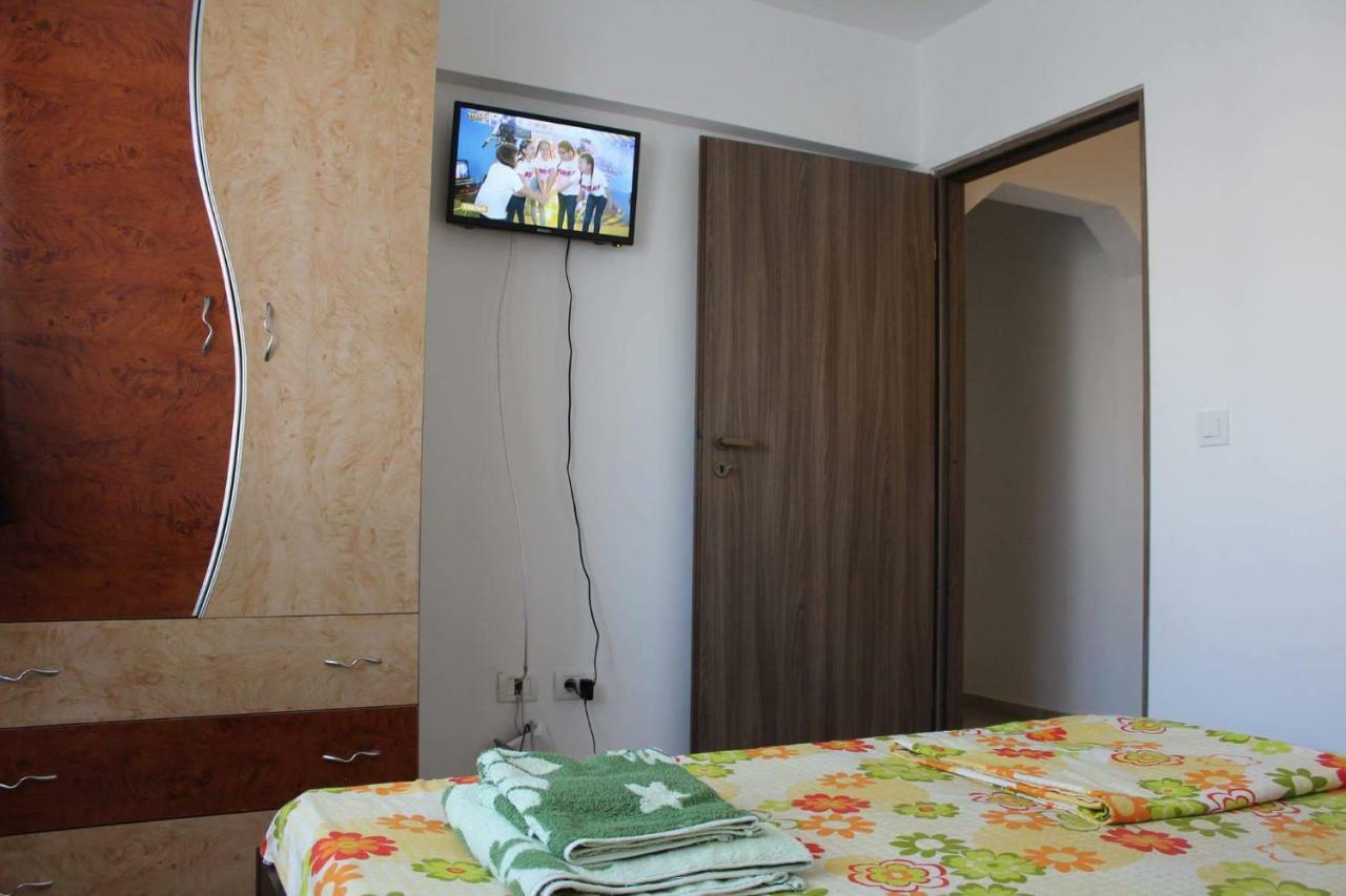 Апартаменты Apartament Anca Тыргу-Окна Экстерьер фото