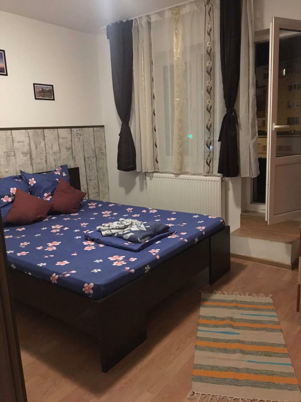 Апартаменты Apartament Anca Тыргу-Окна Экстерьер фото