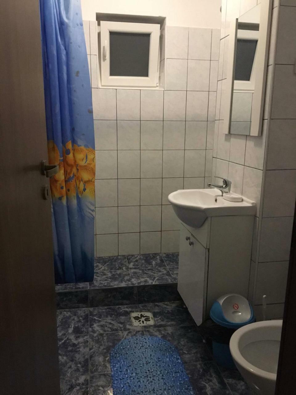 Апартаменты Apartament Anca Тыргу-Окна Экстерьер фото